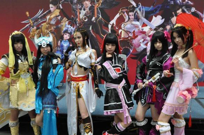 从虚拟到现实 揭秘动漫游戏开发如何成就万元服装的商业奇迹